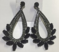 Brinco com strass grafite e pedras pretas